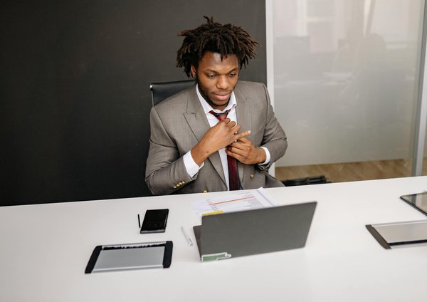 Wat zijn de beste strategieën voor het beheren van een hybride werkteam?